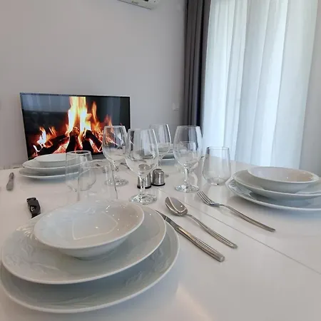 Elite Luxury - 3 Aparthotel 4*